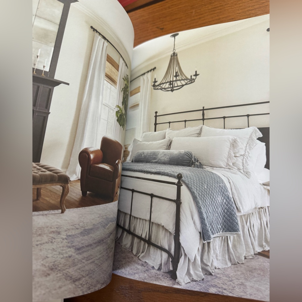 Home Body hardcover design book - Joanna Gaines - Picture 5 of 9